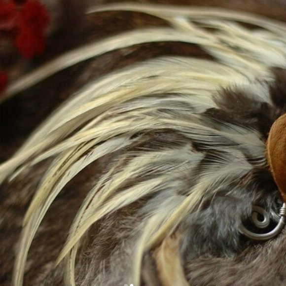 Brand new long ivory & grey feather earcuff - Picture 2 of 2